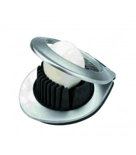 Double egg cutter use of Lacor